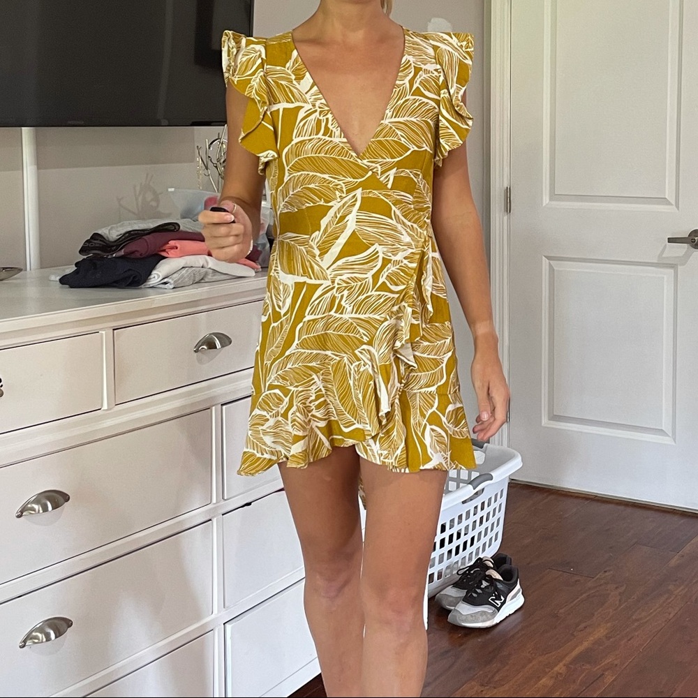 Tropical Print. Ruffle Sleeve Dress. Size S.